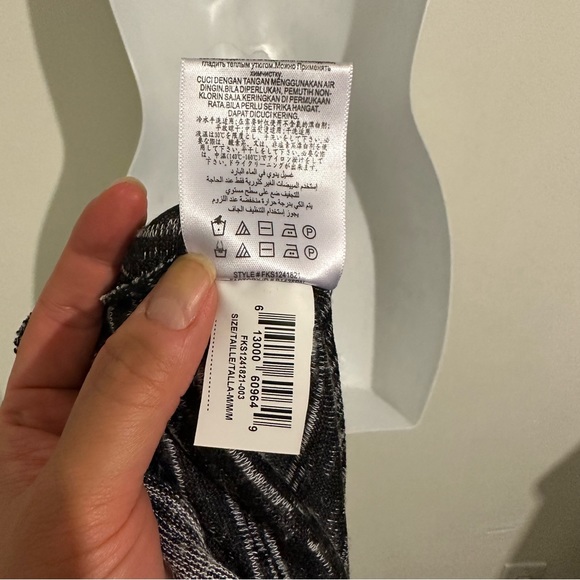 BCBGMaxAzria sleeveless faux Wrap around top, size medium, gray/black - Picture 3 of 16